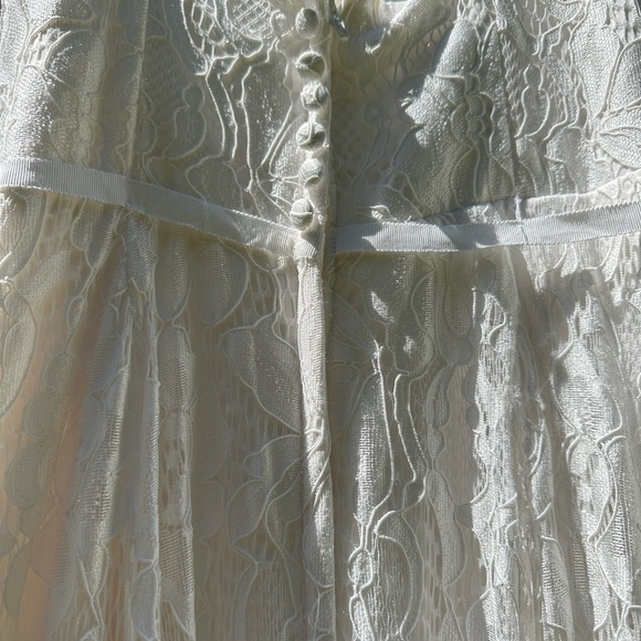 David’s Bridal soft white A line all over lace square back wedding dress. - Picture 7 of 10